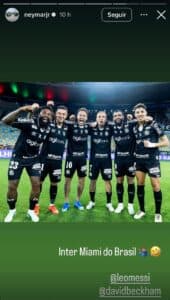 Neymar publica foto ao lado de companheiros de Santos após vitória contra o Fluminense