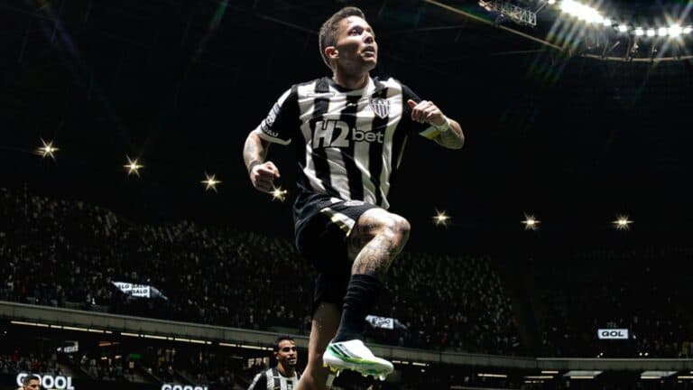 Atlético-MG suporta pressão do Bragantino e vence com gol de Bernard