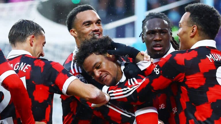 Fulham vence o Coventry City por 1 a 0 e sobe na tabela do Inglês