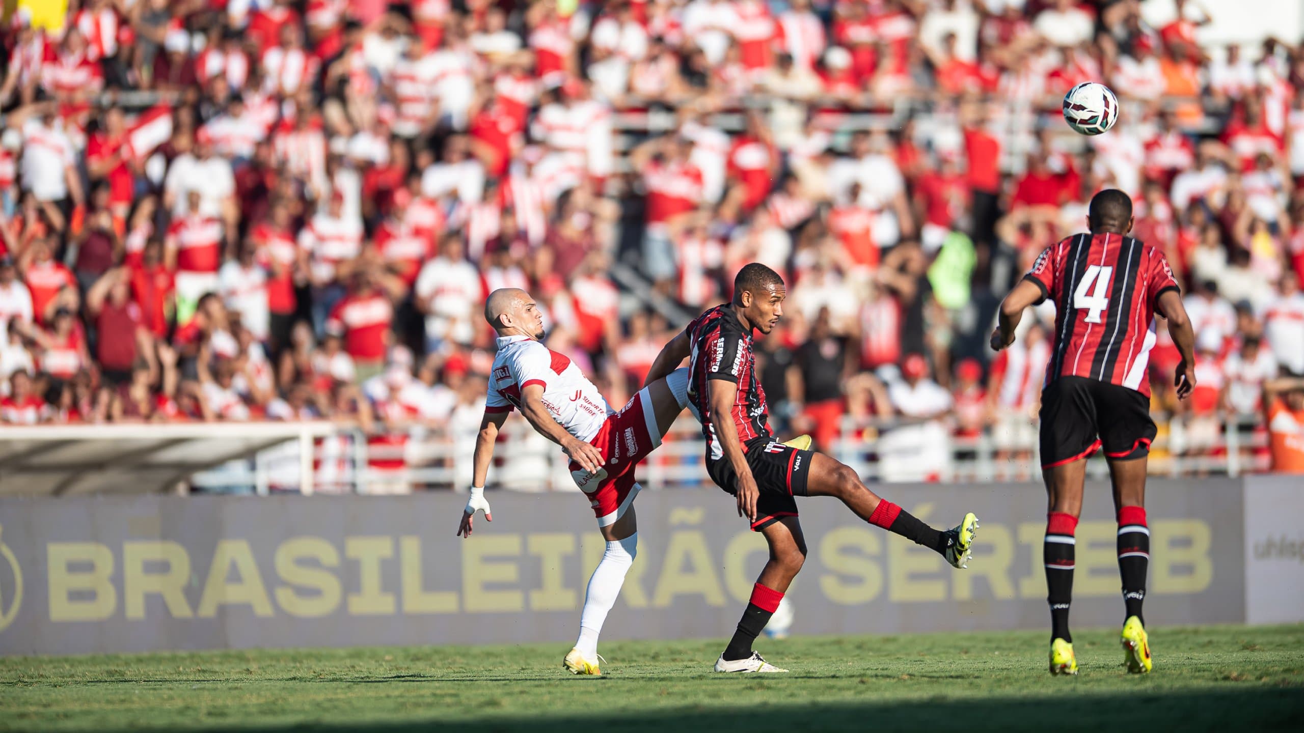 Botafogo-SP supera pênalti perdido e vence o CRB no Rei Pelé