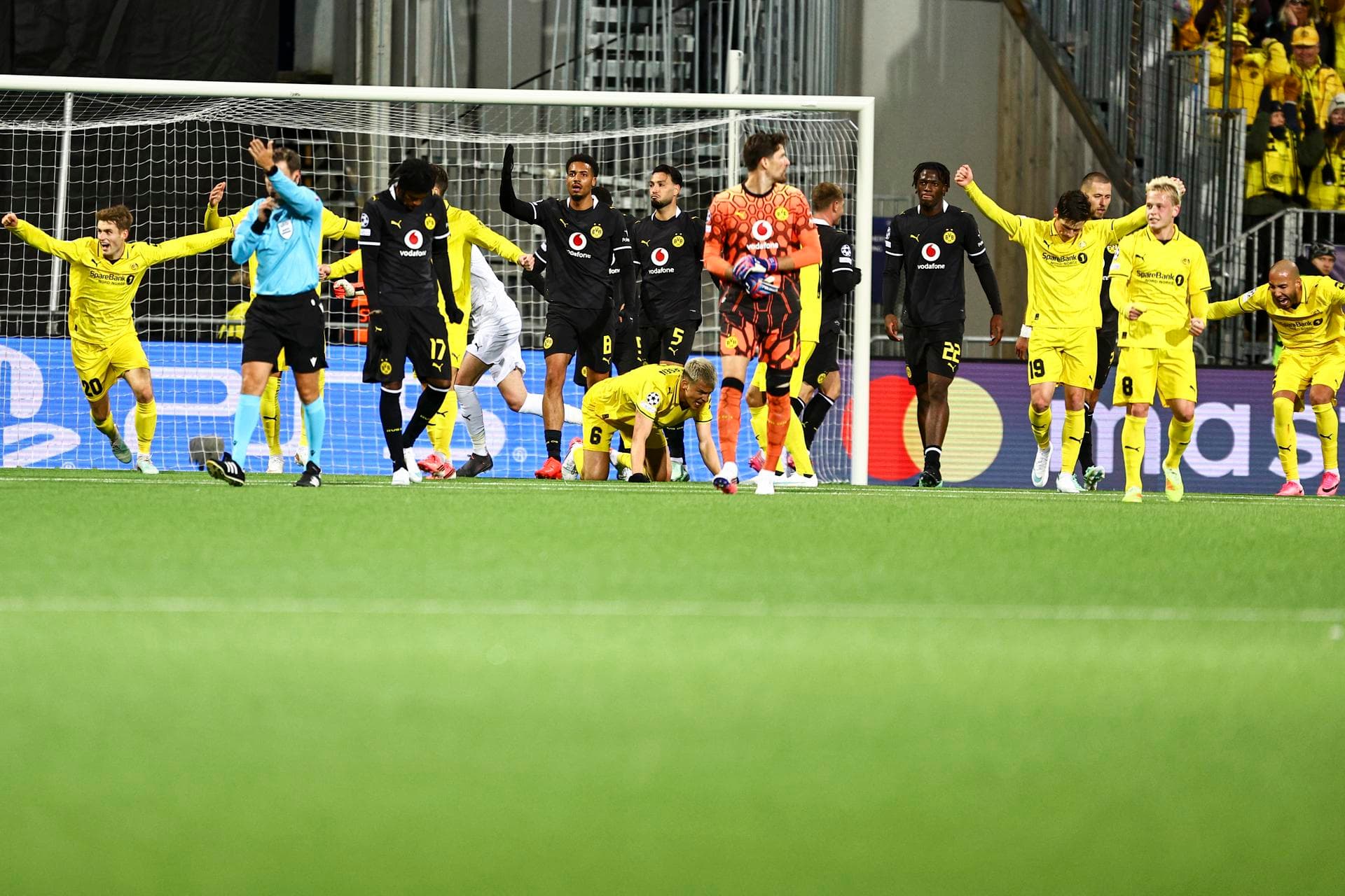 Bodo/Glimt supera o Borussia Dortmund e reage na Champions