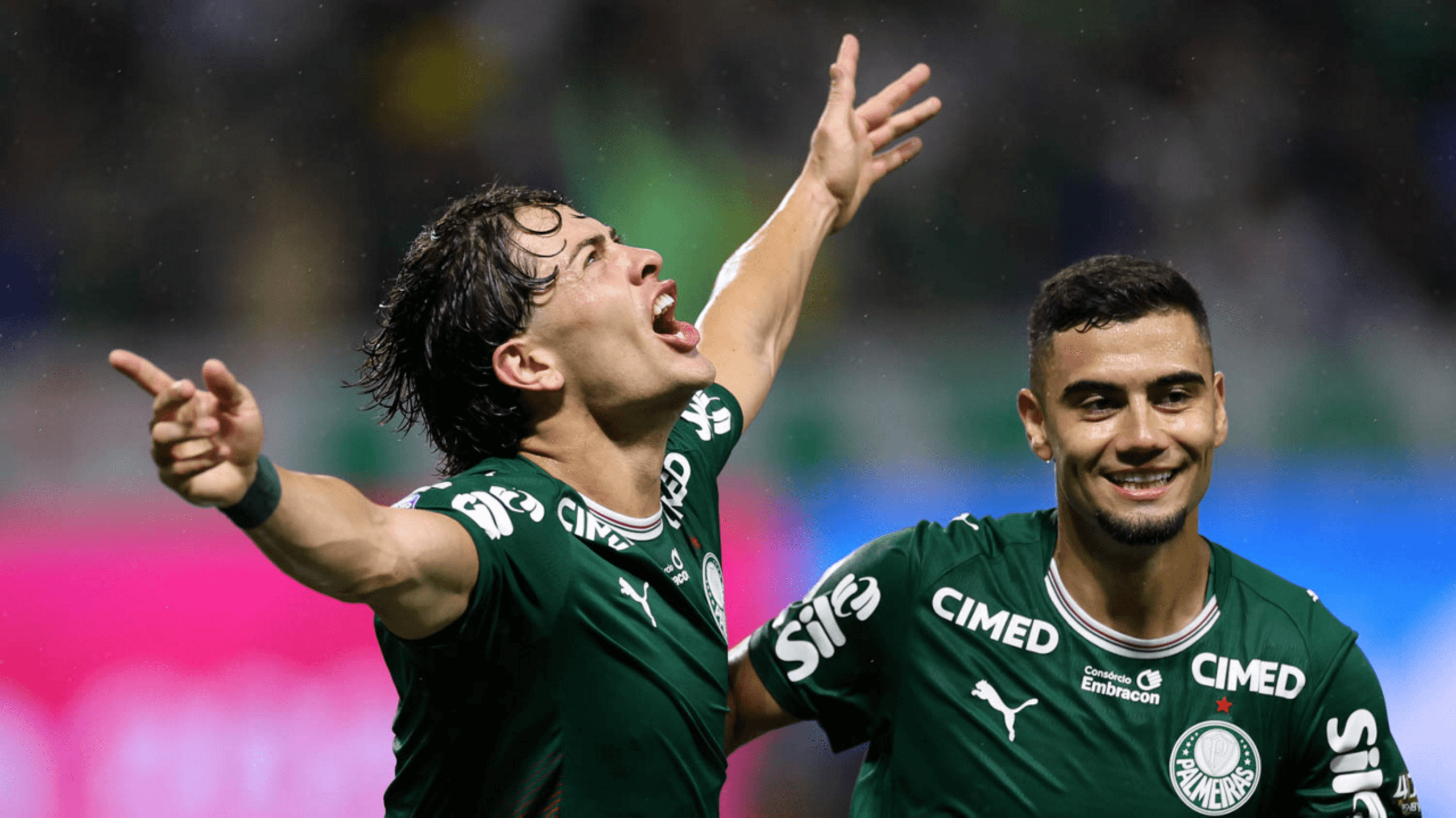 Palmeiras goleia Corinthians e se mantém firme na busca pelo título