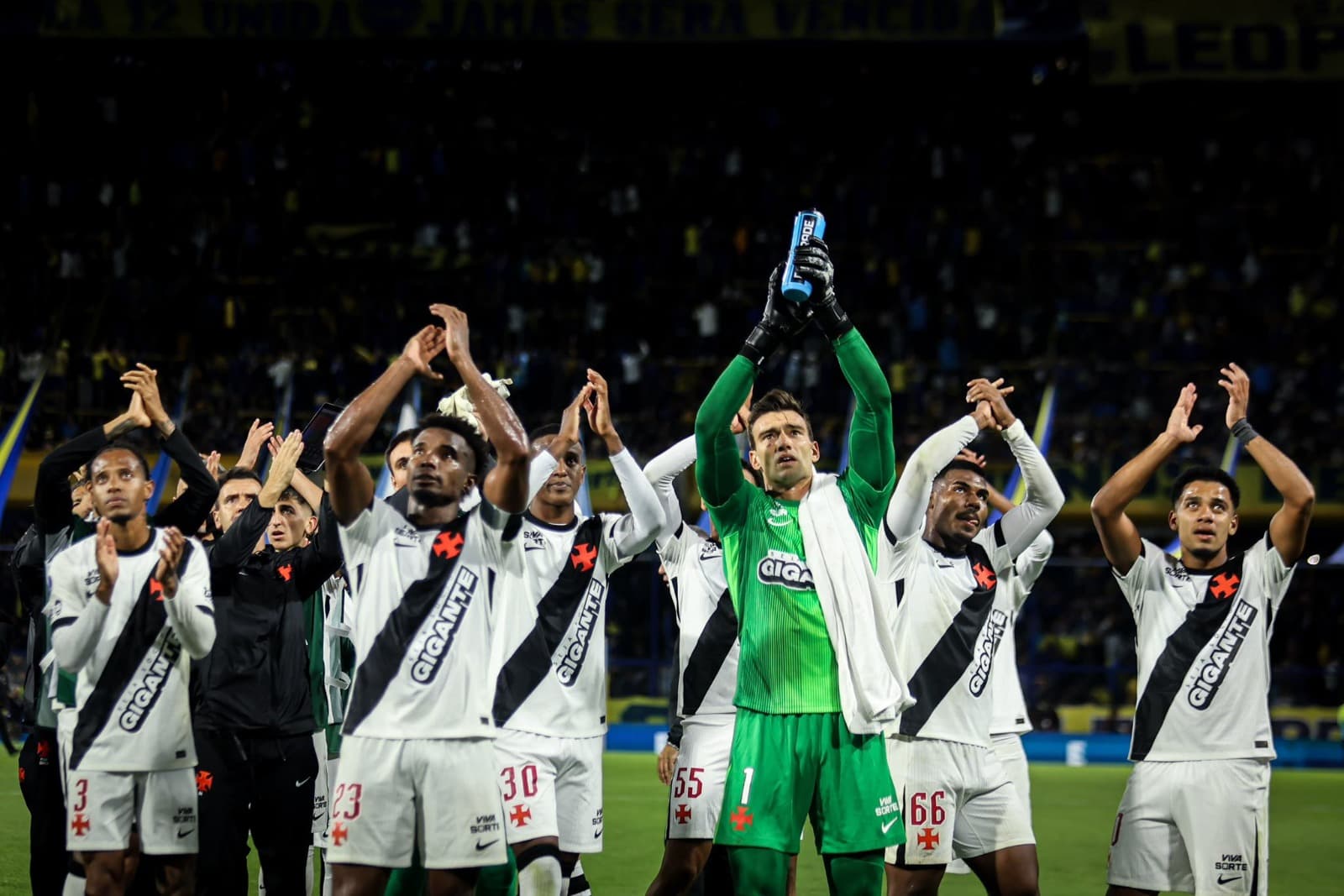 Apenas quatro times brasileiros venceram o Boca na La Bombonera em mata-mata; veja lista