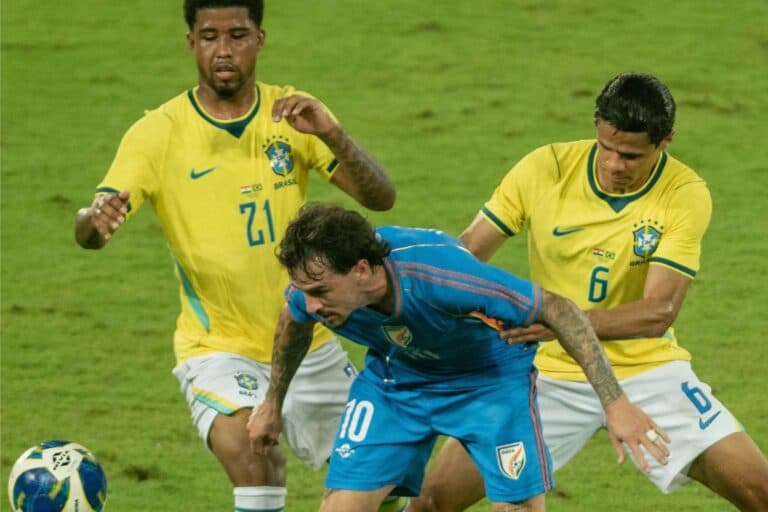 Debate PLACAR: amistosos da seleção brasileira geram embate