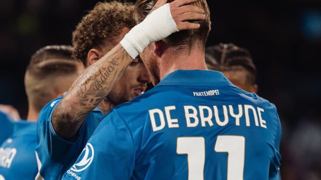 De Bruyne marca dois, e Napoli vence Frosinone por 3 a 0
