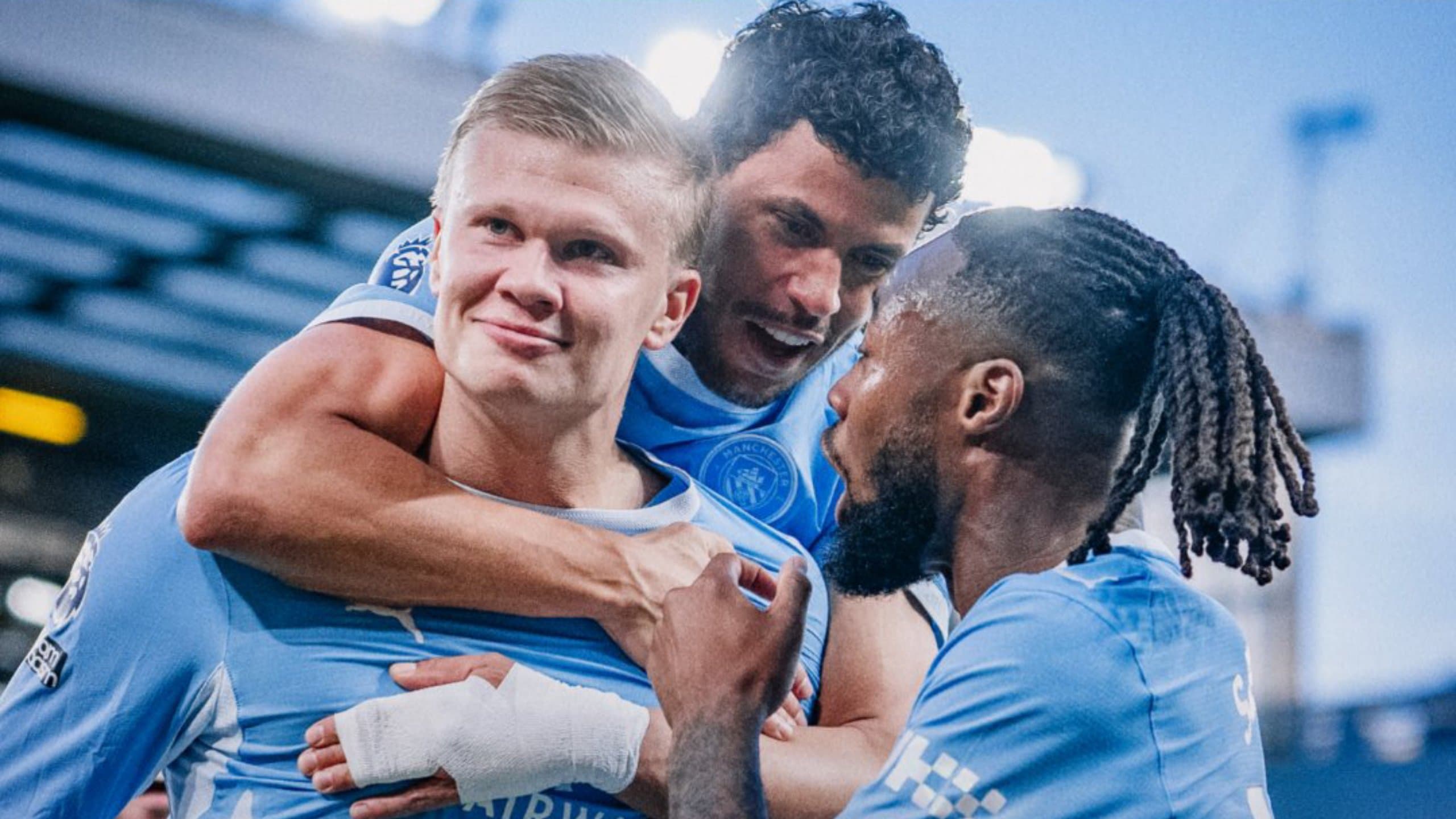 Manchester City aproveita expulsão, faz três no Liverpool e mantém liderança