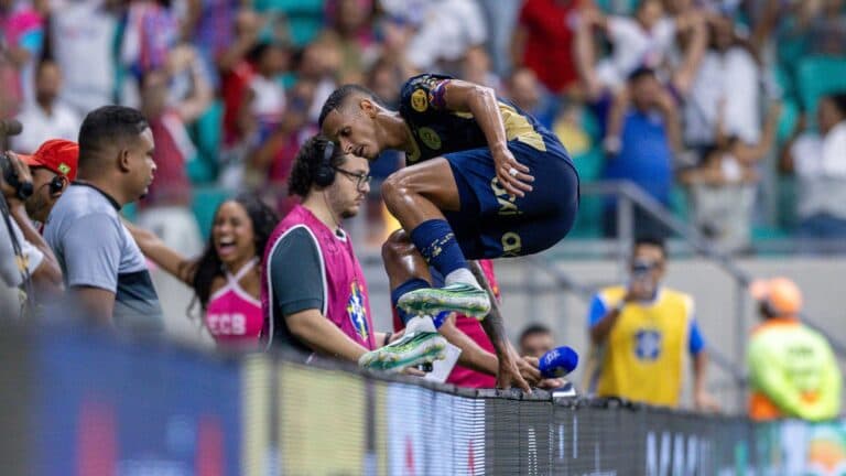 Luciano Juba marca, Mirassol isola pênalti no fim e Bahia vence