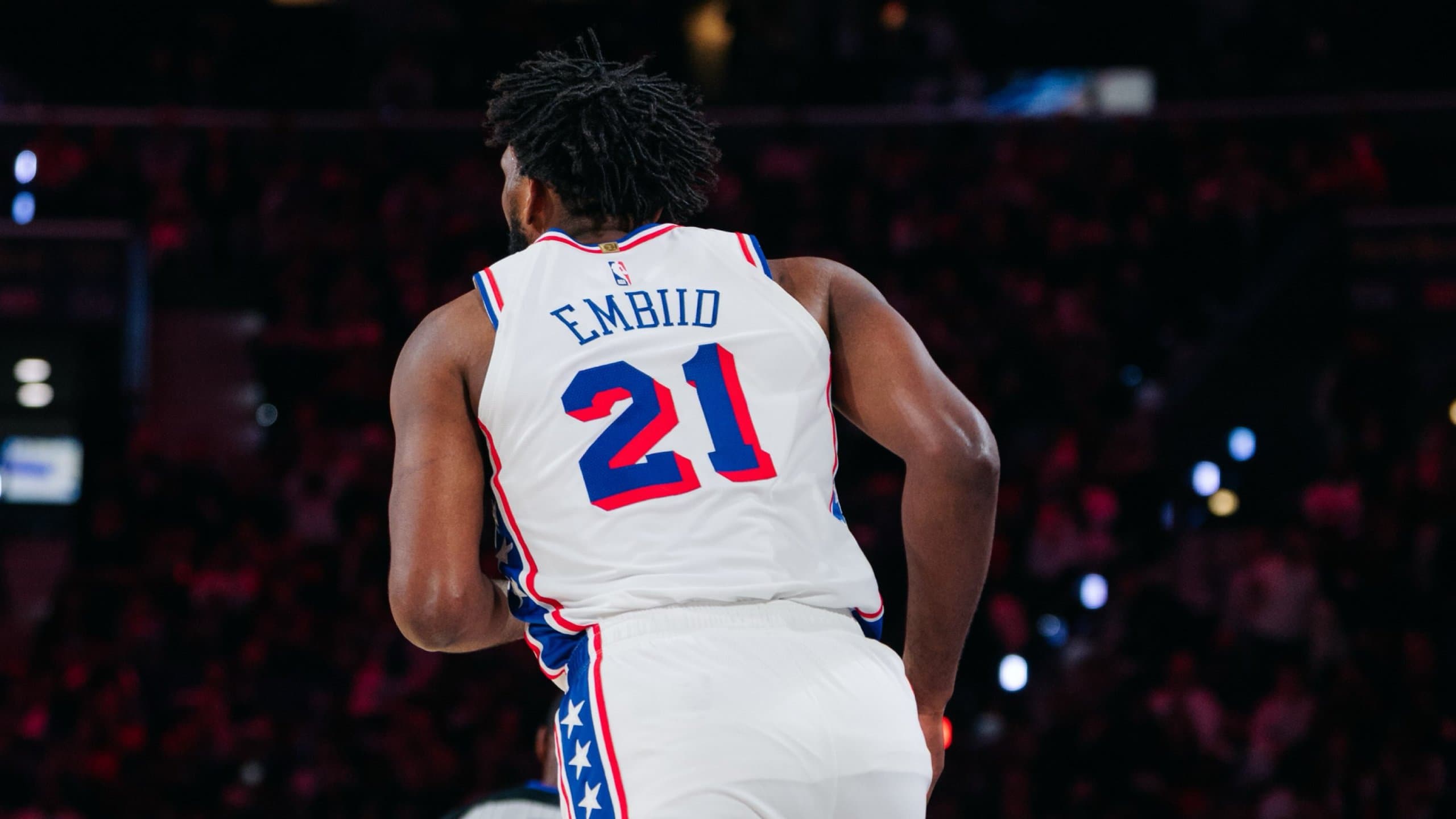 NBA: com triplo-duplo de Joel Embiid, Philadelphia 76ers vence Milwaukee Bucks