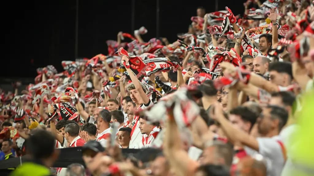 Rayo Vallecano é punido após protesto da torcida interromper jogo