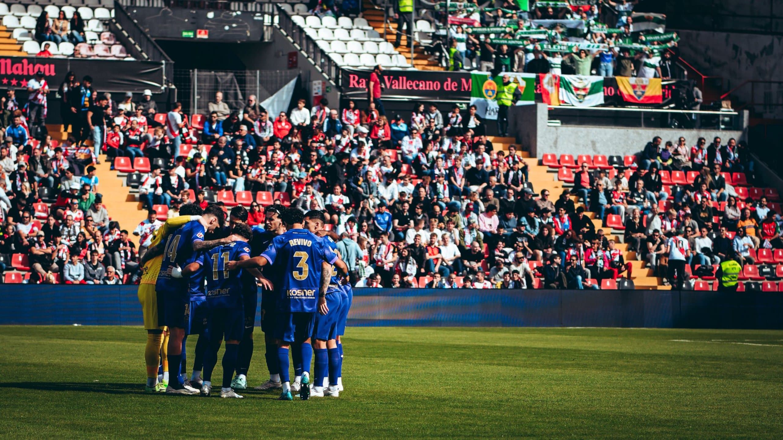 Elche supera Rayo Vallecano por 3 a 0 pelo Campeonato Espanhol