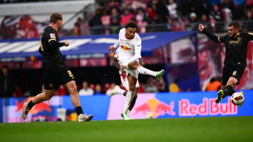 RB Leipzig vence o Elversberg por 4 a 0 pelo Campeonato Alemão