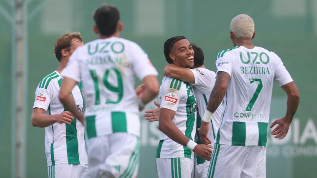 Rio Ave supera expulsão, vence Nacional da Madeira e agrava crise rival