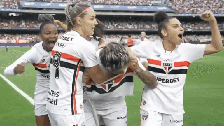São Paulo bate recorde, supera Corinthians e é campeão brasileiro
