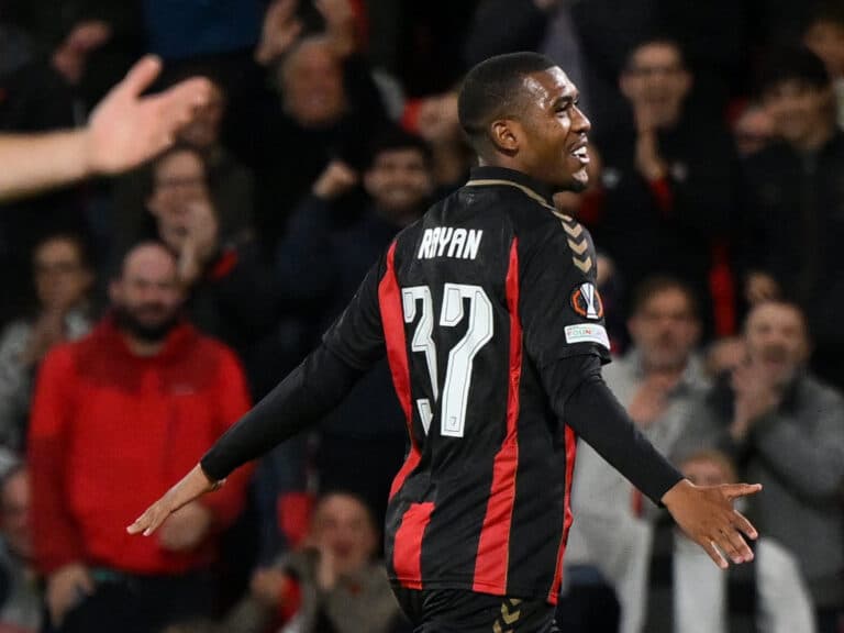 Com gols de brasileiros, Bournemouth domina o Sturm Graz e vence por 3 a 0
