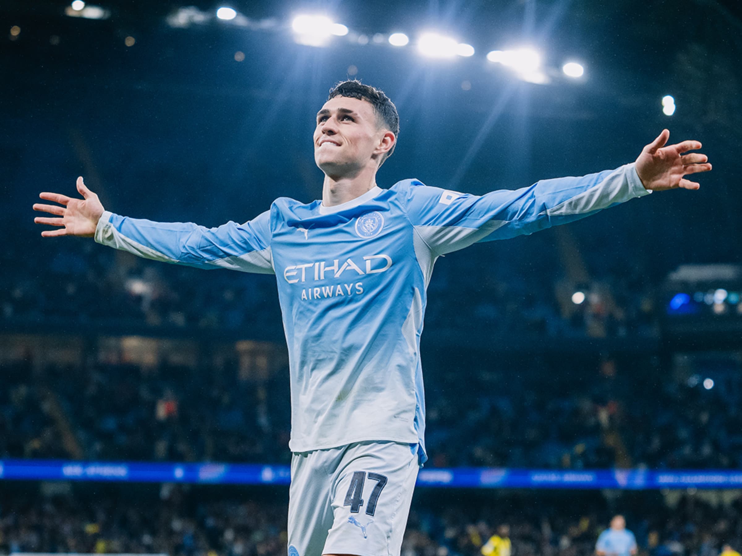 Com hat-trick de Phil Foden, Manchester City goleia o AEK Atenas