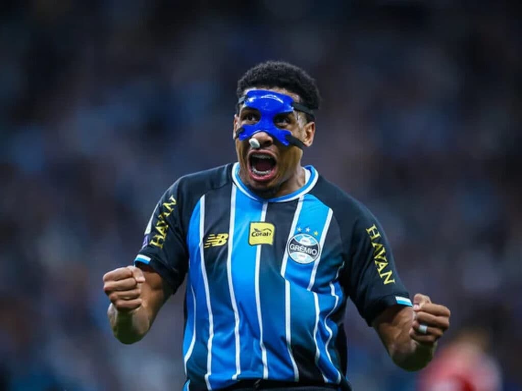 Wallace volta a treinar e reforça o Grêmio contra o Coritiba