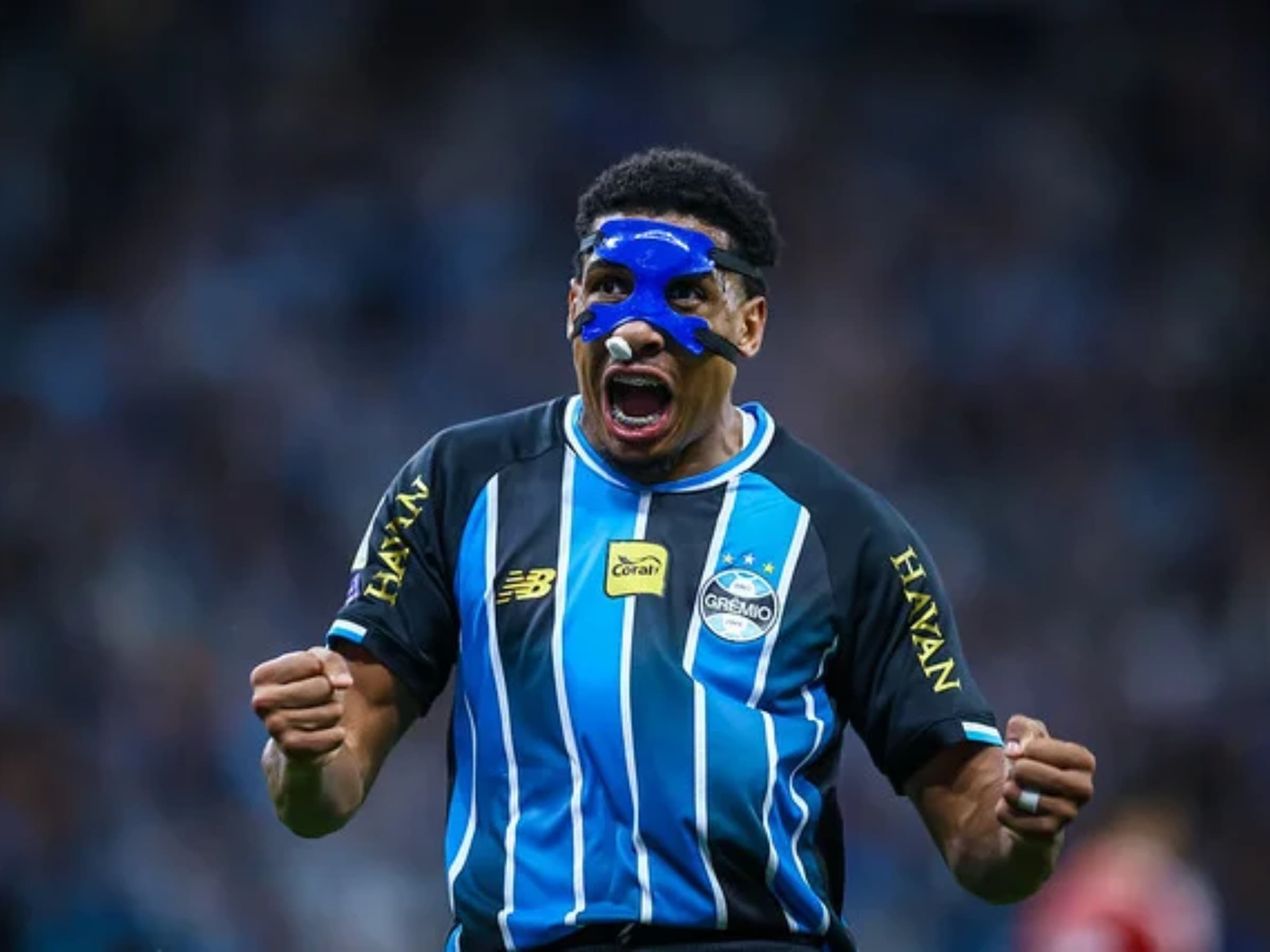 Wallace volta a treinar e reforça o Grêmio contra o Coritiba