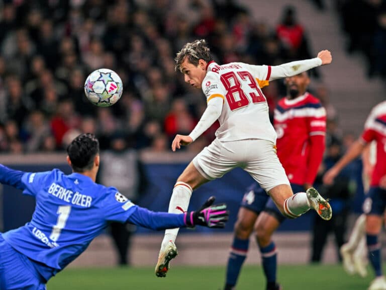 Com gol contra de goleiro, Galatasaray supera Lille e vence a primeira na Champions