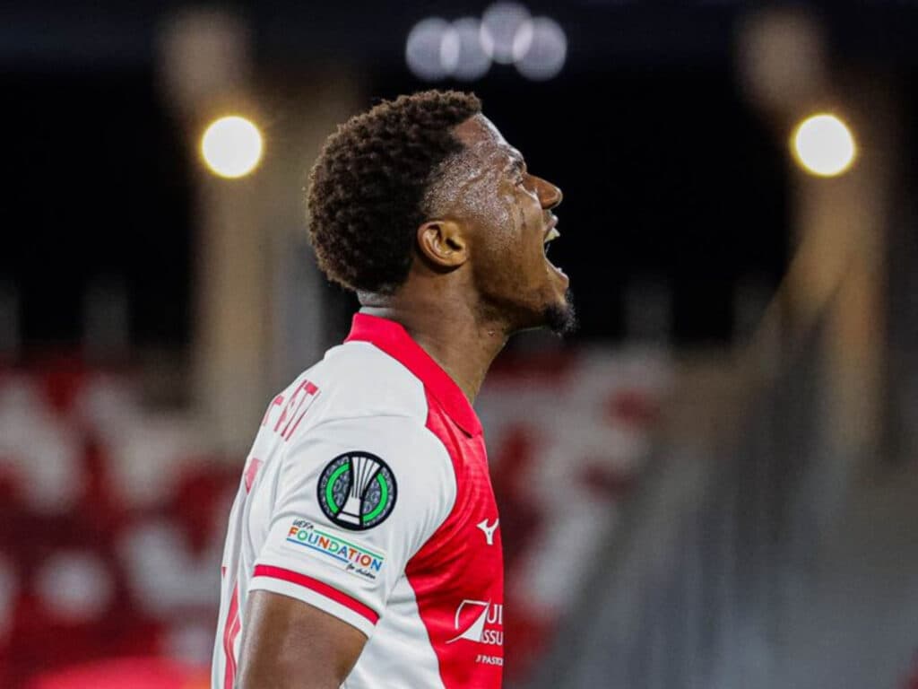 Monaco vence o Freiburg e mantém 100% de aproveitamento na Conference League