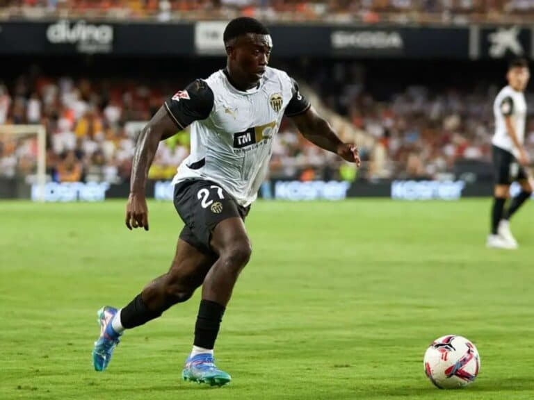 Liverpool recua por David Otorbi após Valencia dobrar multa