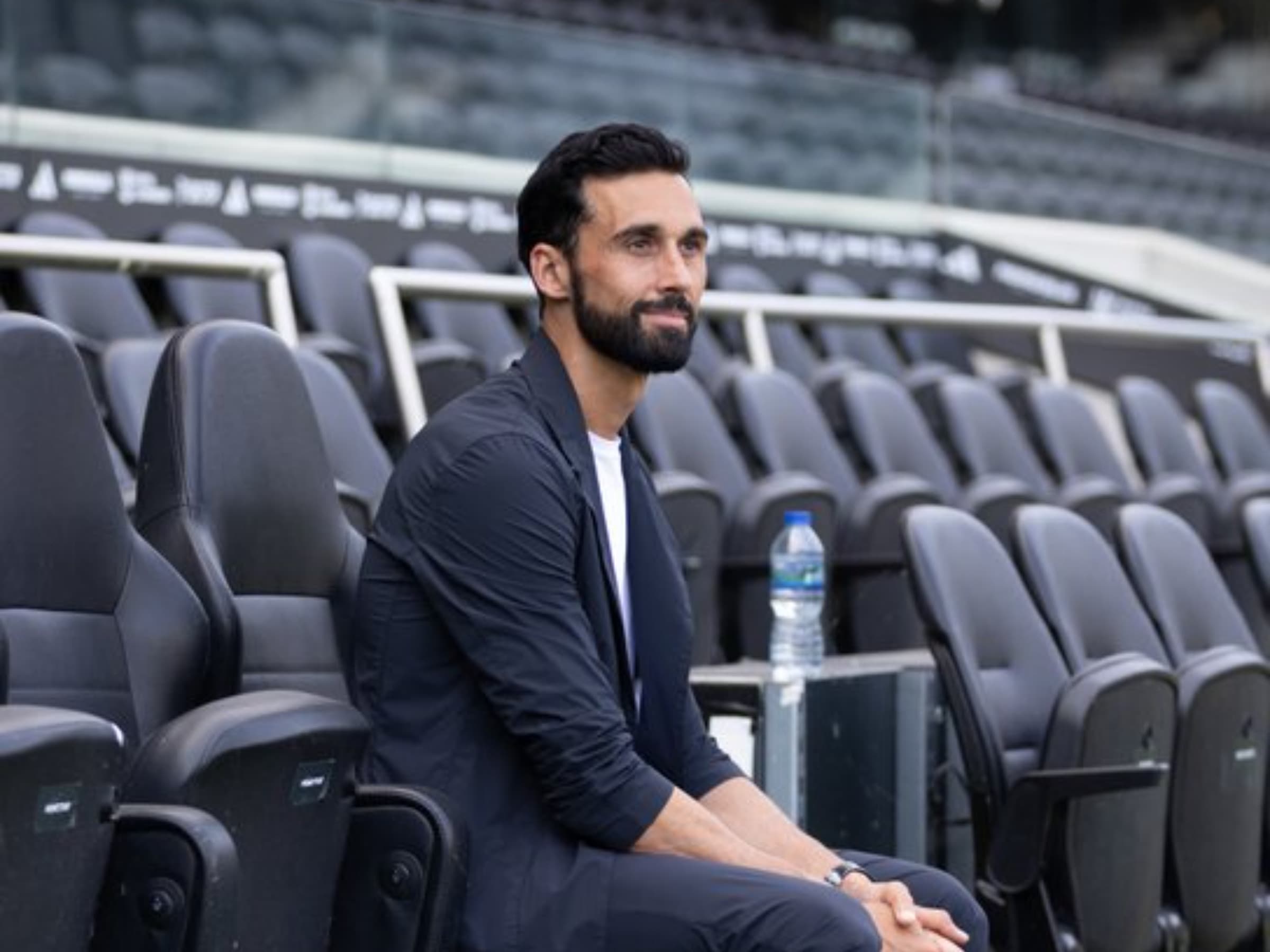 Federação Inglesa multa Arbeloa por críticas à arbitragem