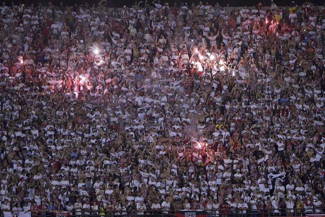 Torcida do São Paulo durante partida contra o Corinthians, válida pela semifinal do Campeonato Paulista 2017, disputada no estádio do Morumbi em São Paulo