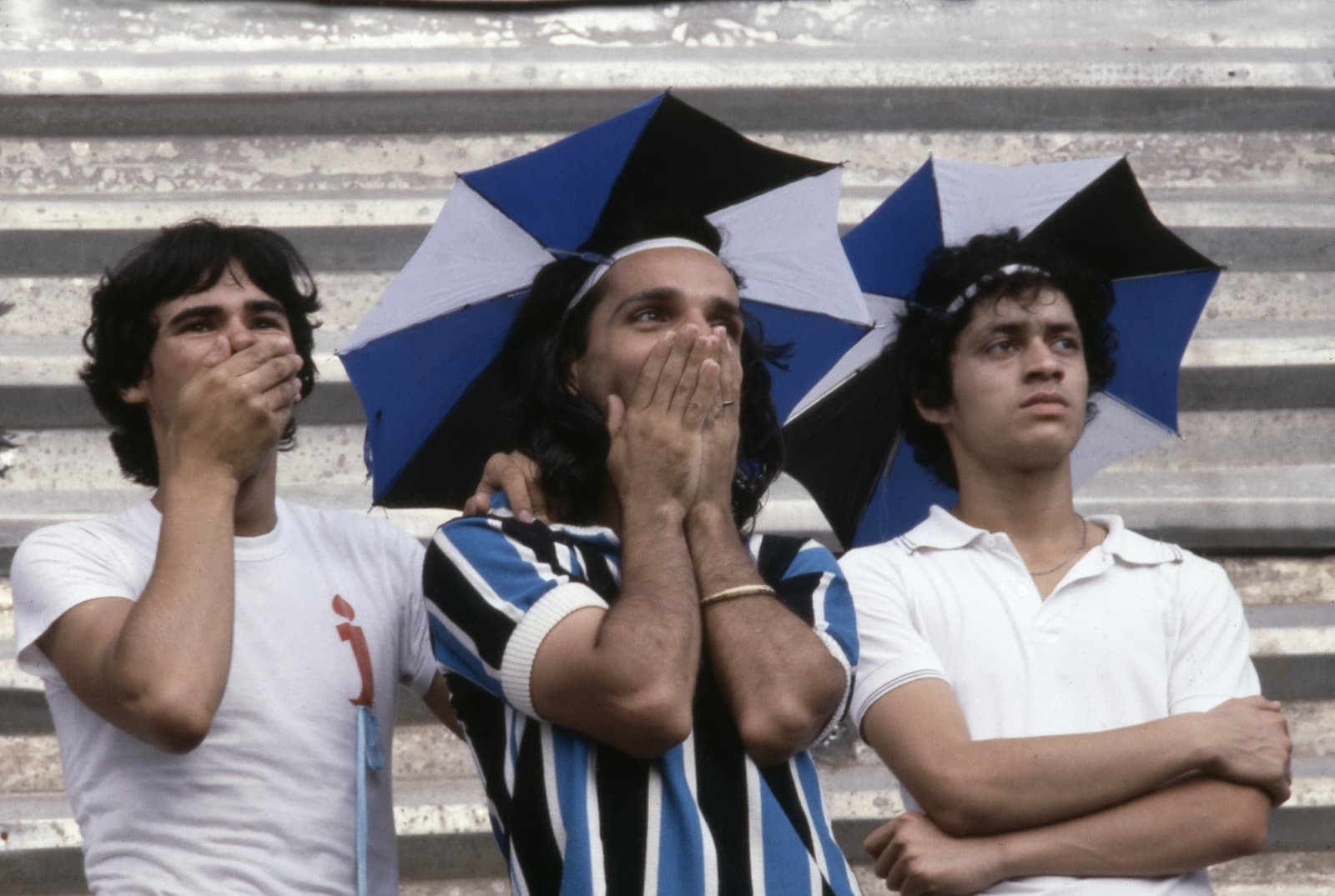 Alguns dos integrantes da Coligay, torcida criada em 1977 - Ricardo Chaves/Placar