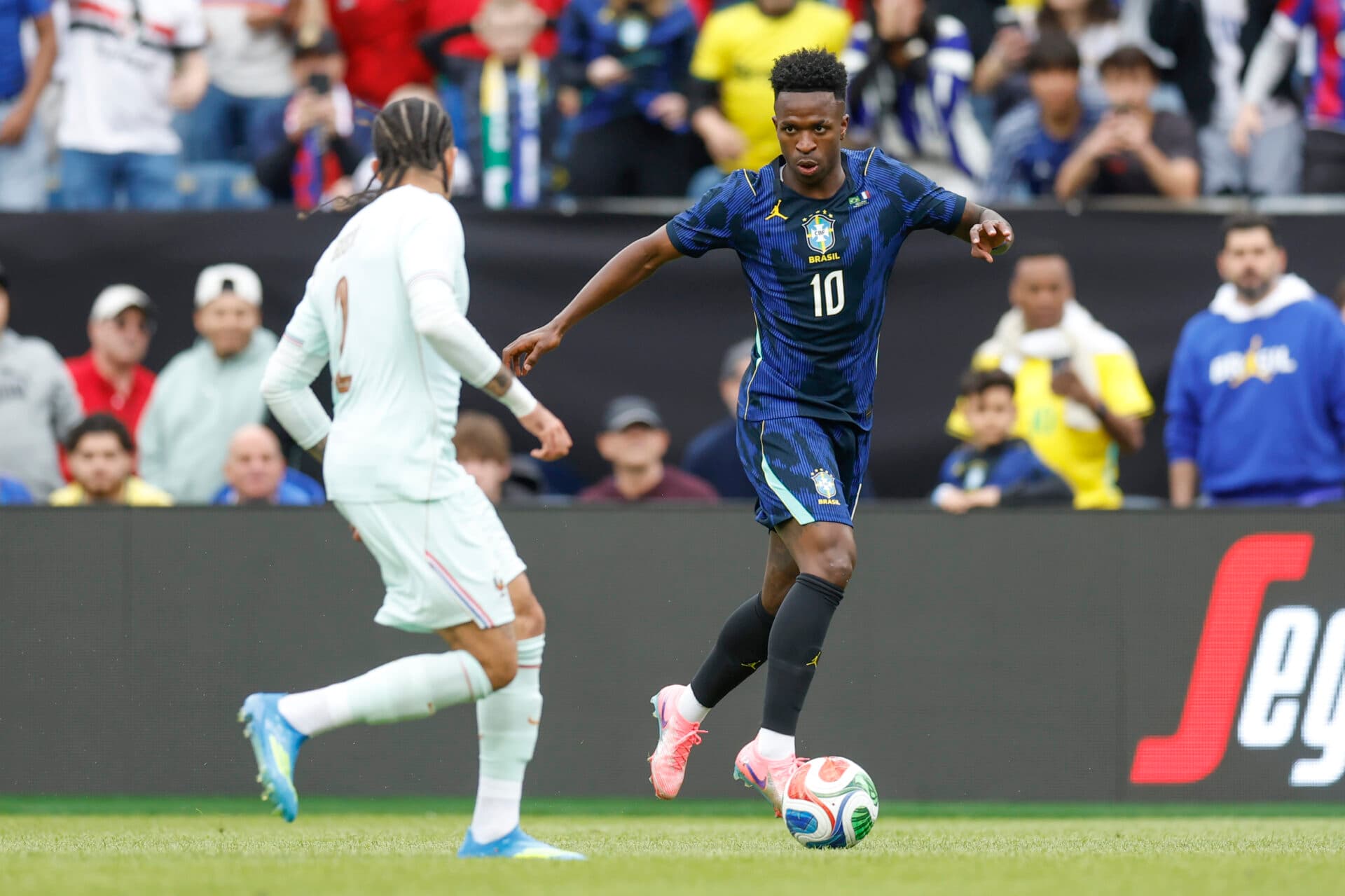 Vini Jr. teve, outra vez, atuação apagada pelo Brasil - Rafael Ribeiro / CBF