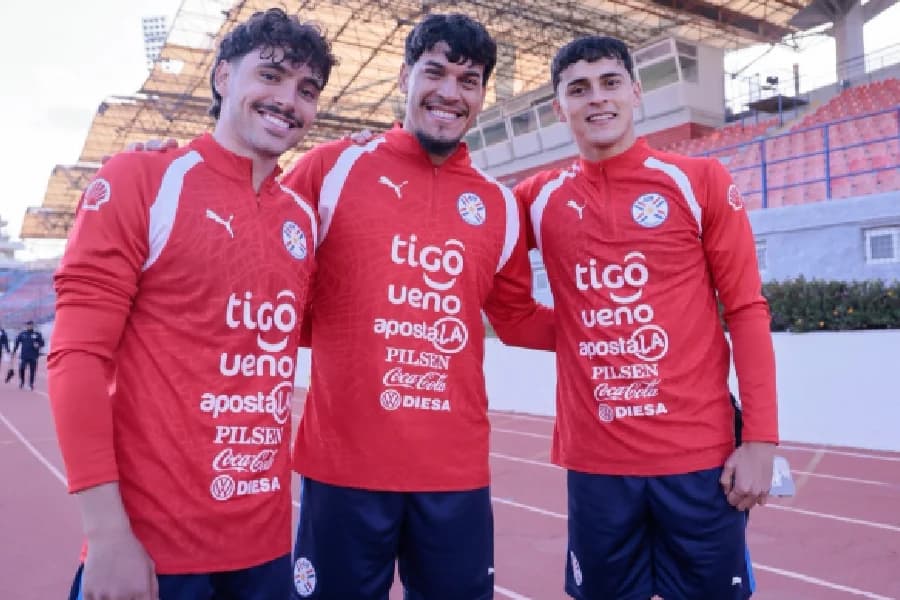 Mauricio, Gustavo Gómez e Ramón Sosa foram convocados para disputar a Copa do Mundo pela seleção paraguaia - Reprodução/@albirroja