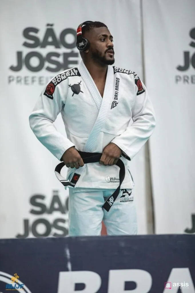Faixa-preta de Jiu-Jitsu e cientista com sólida carreira acadêmica, o Dr. Aldo Fontes Pereira é uma das mentes pensantes por trás do projeto. Para ele, a ciência agrega ainda mais valor ao patrimônio de conhecimento do Jiu-Jitsu. Foto: Divulgação / BJJ Evidence