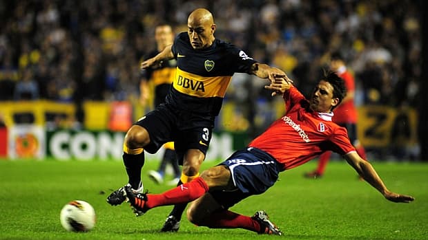 Lateral Clemente Rodríguez em ação pelo Boca Juniors