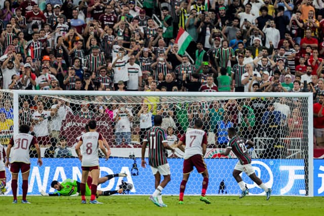 O gol de John Arias, do Fluminense, contra o Al Ahly, do Egito - Giuseppe CACACE / AFP)