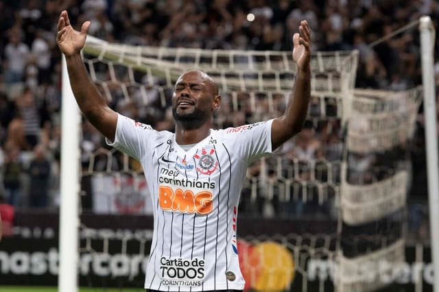 Vagner Love durante Corinthians x Guaraní - PAR Foto: Daniel Augusto Jr. / Ag. Corinthians