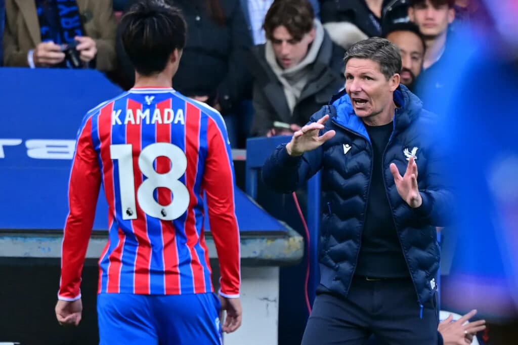 Glasner orienta Kamada; técnico mudou patamar do Palace - Divulgação / Crystal Palace