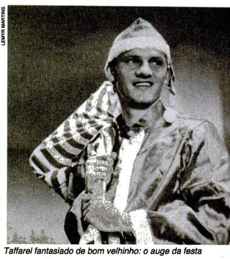 Taffarel trocou o vermelho do Inter pelo do Papei Noel - Acervo/PLACAR