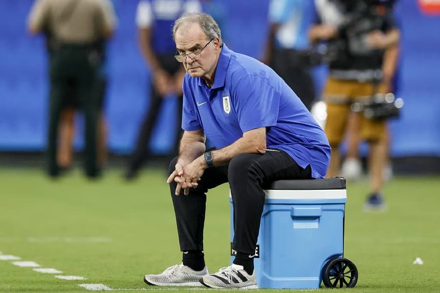Marcelo Bielsa, treinador argentino do Uruguai - Erik S. Lesser/AFP