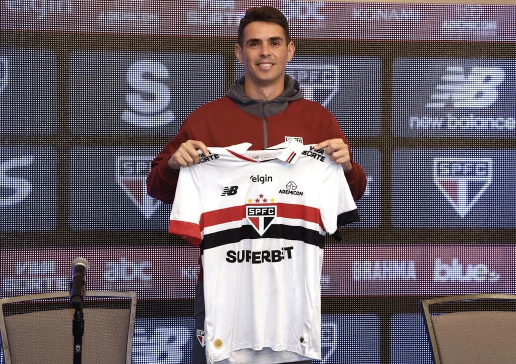 Oscar voltou ao São Paulo depois de quase 15 anos - Rubens Chiri/Divulgação/São Paulo FC