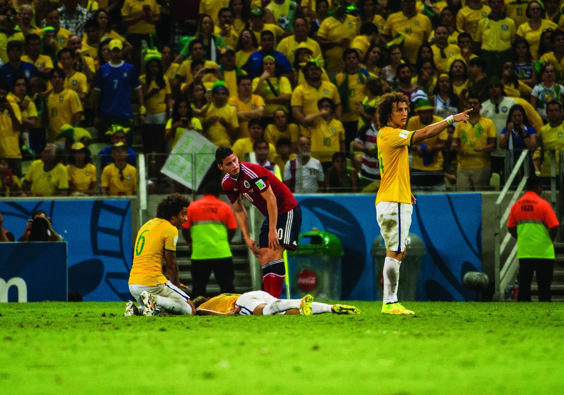 Neymar foi cortado da Copa do Mundo de 2014 após levar joelhada nas costas do colombiano Camilo Zuñiga - Castelão -Alexandre Battibugli/PLACAR