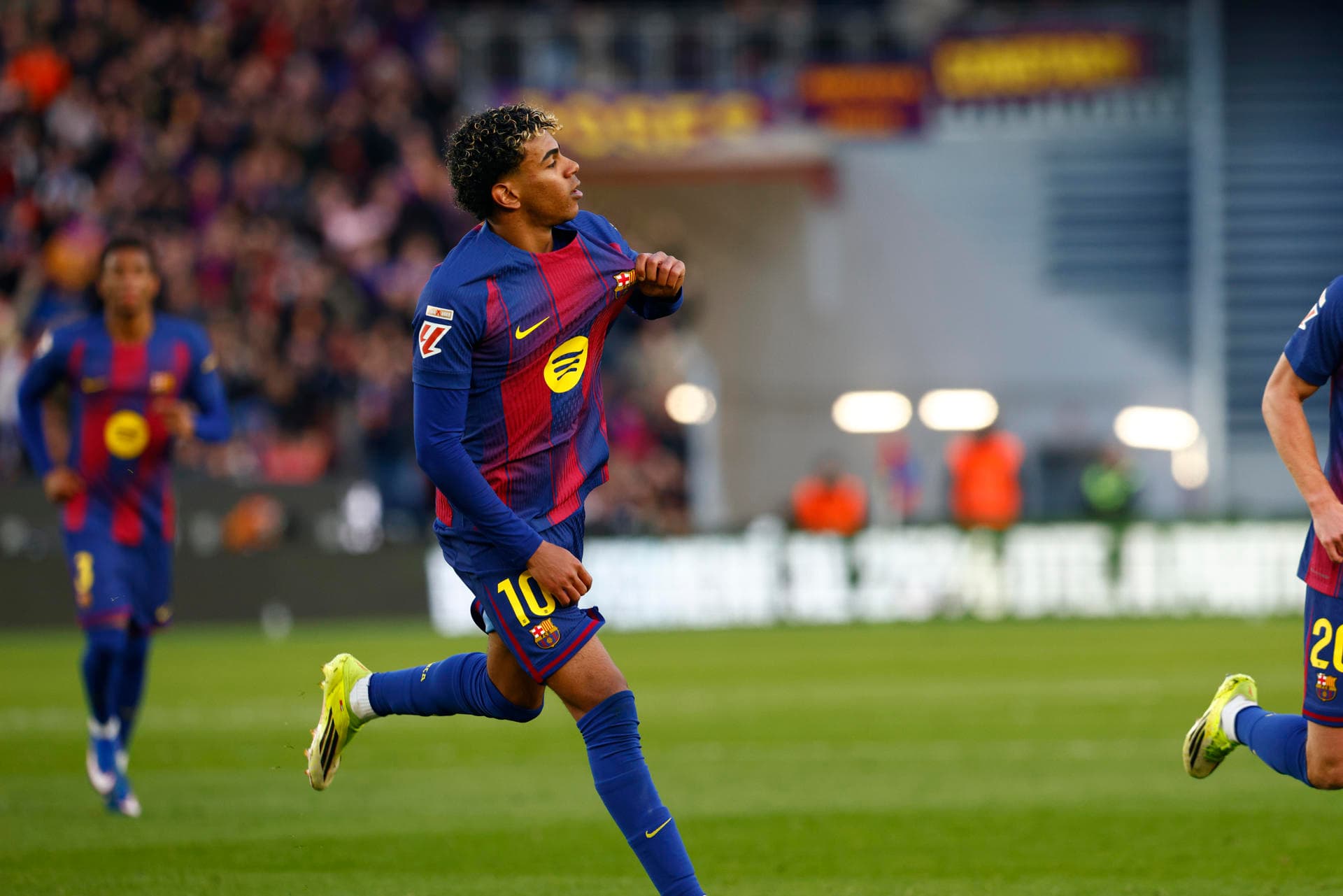 Yamal marca o segundo gol do Barcelona contra o Mallorca - EFE/ Quique García