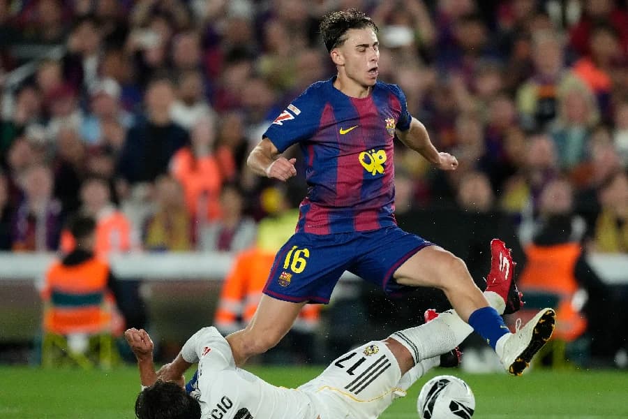 Fermín López em ação pelo Barcelona - EFE/Enric Fontcuberta