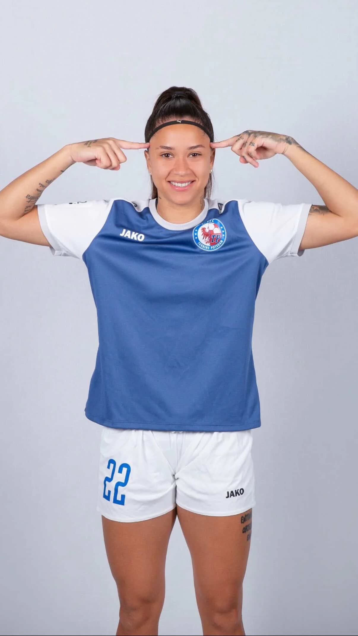Jogadora atua no futebol alemão - Instagram/Reprodução