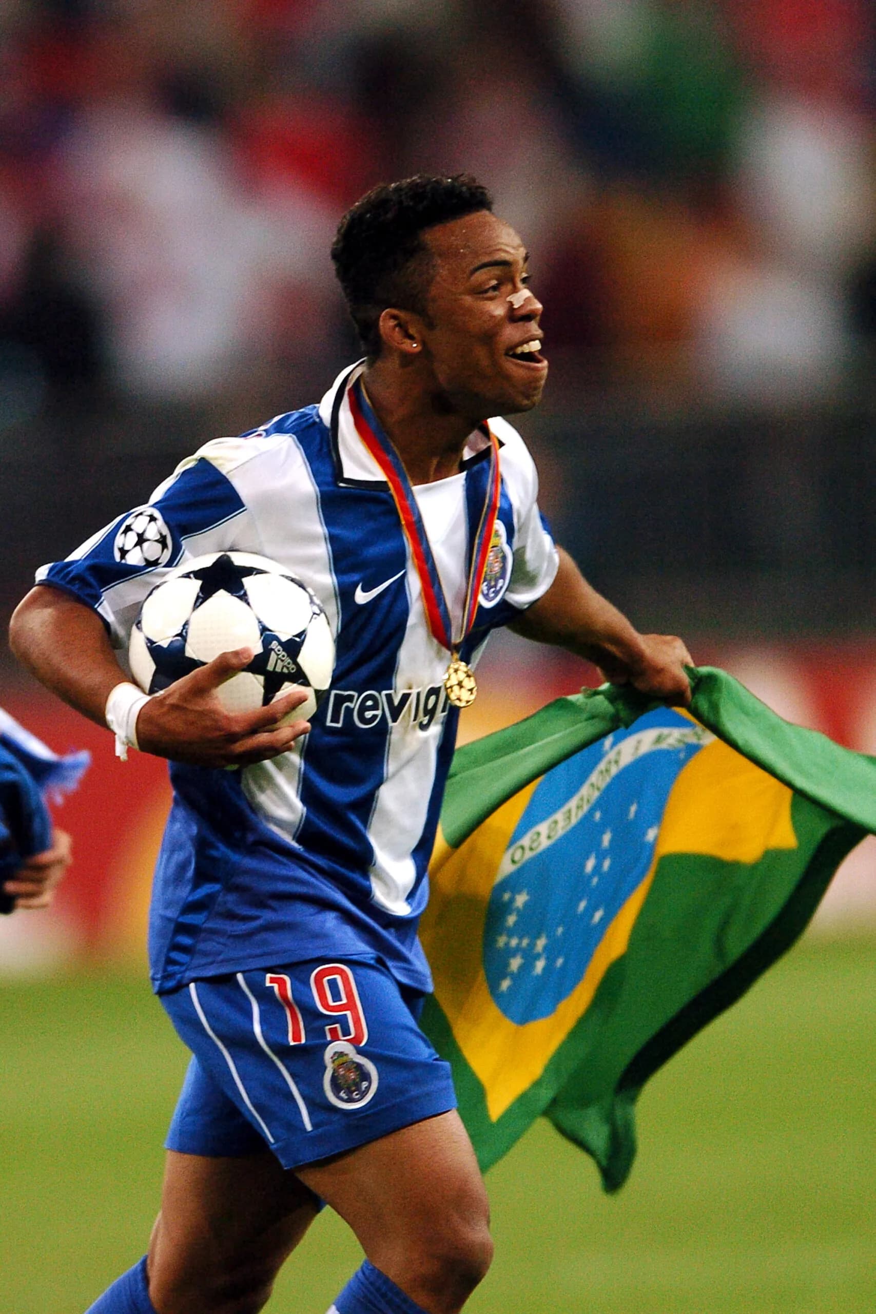 Carlos Alberto foi protagonista da histórica conquista da Champions do Porto em 2004 - Tony O'Brien/EMPICS via Getty Images