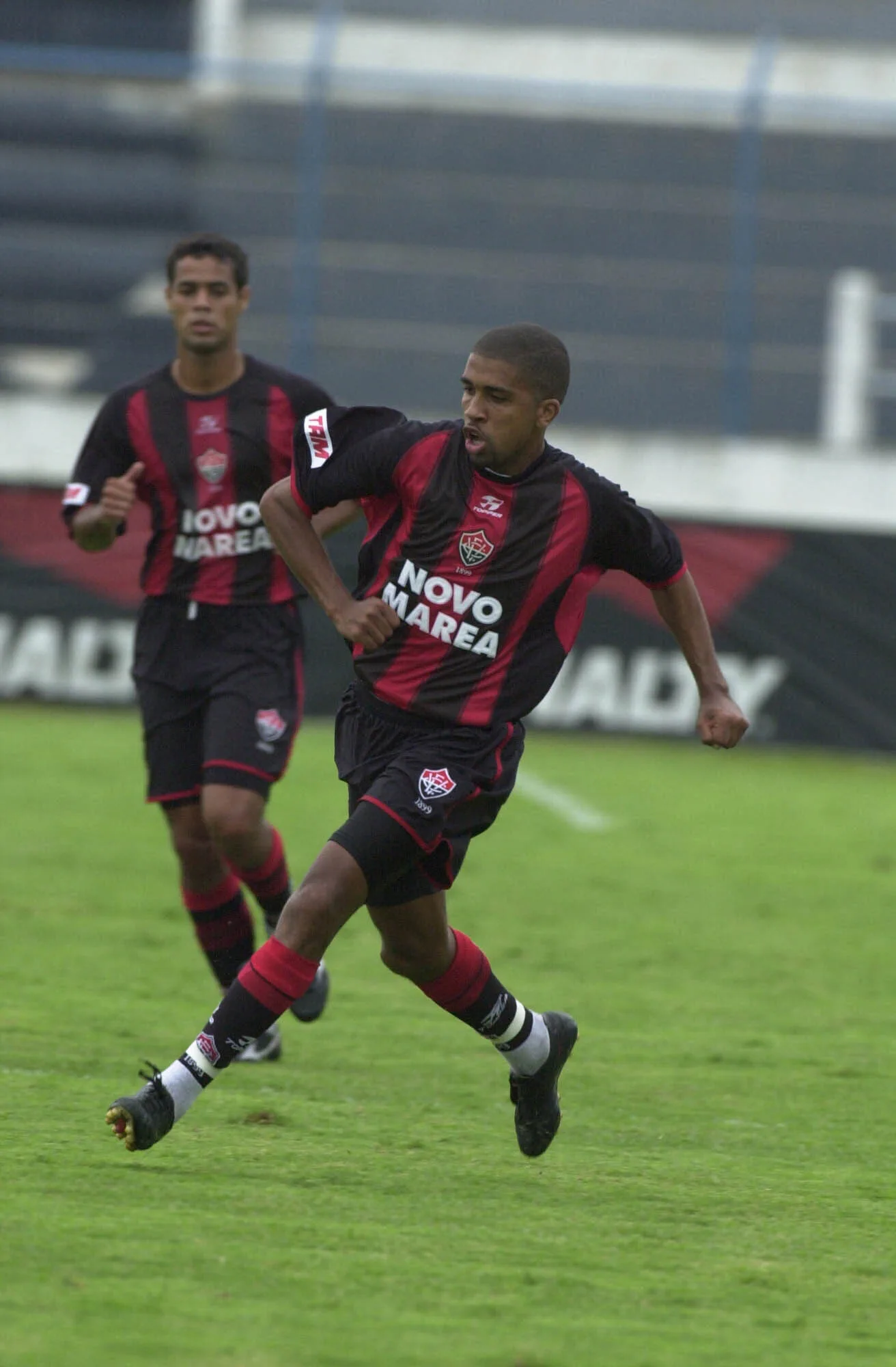Ex-lateral Leandro durante a primeira passagem pelo Vitória - Alexandre Battibugli/Placar