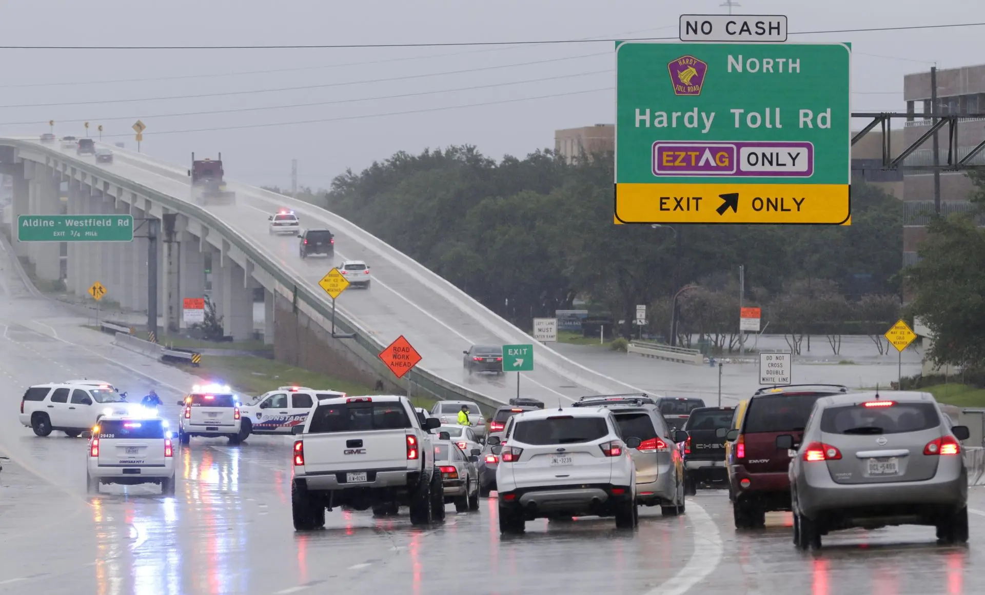 Chuvas têm sido recorrentes nesta semana em Houston - Michael Wyke/EFE