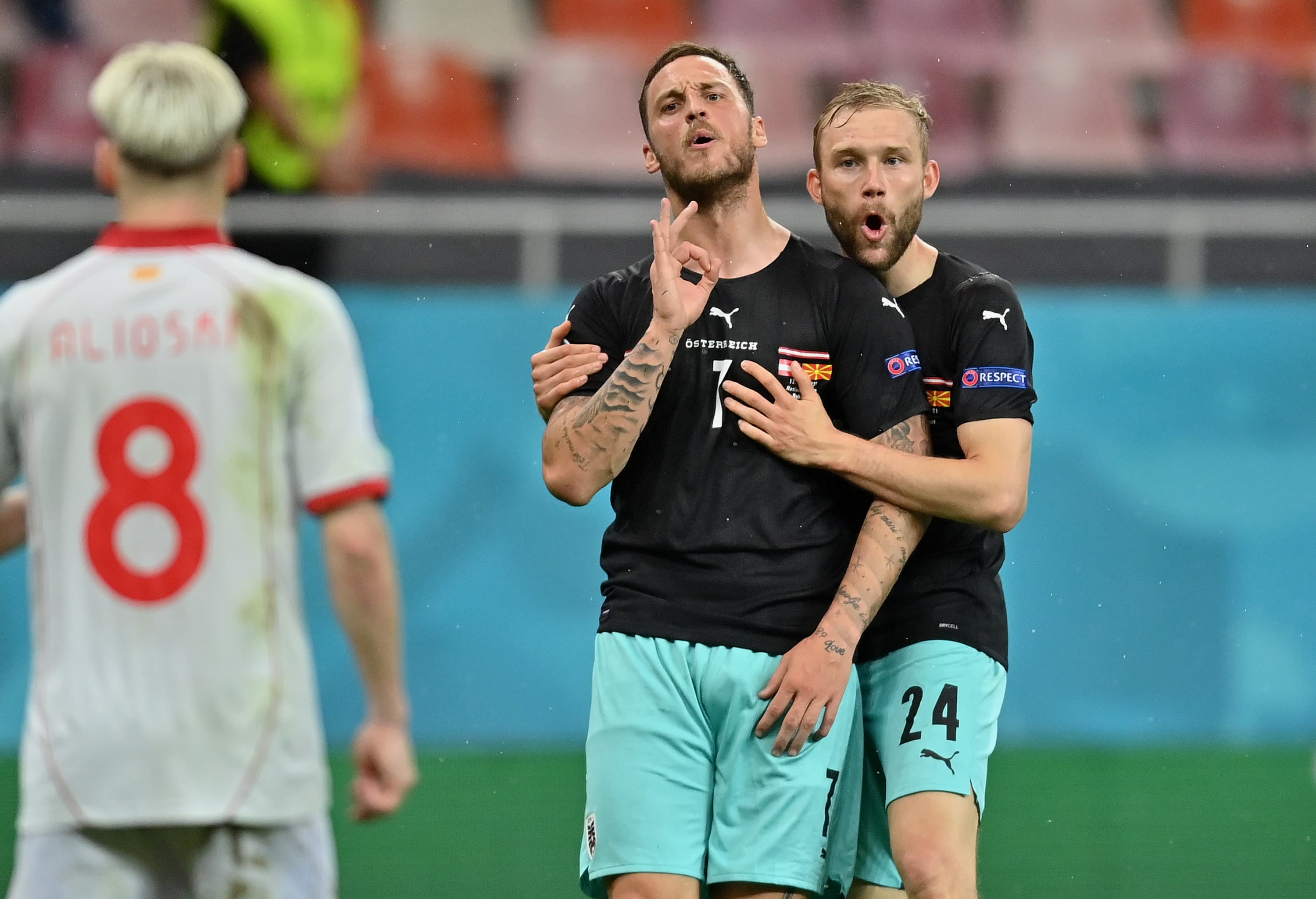 Arnautovic comemorou o terceiro gol da Áustria com provocação ao rival