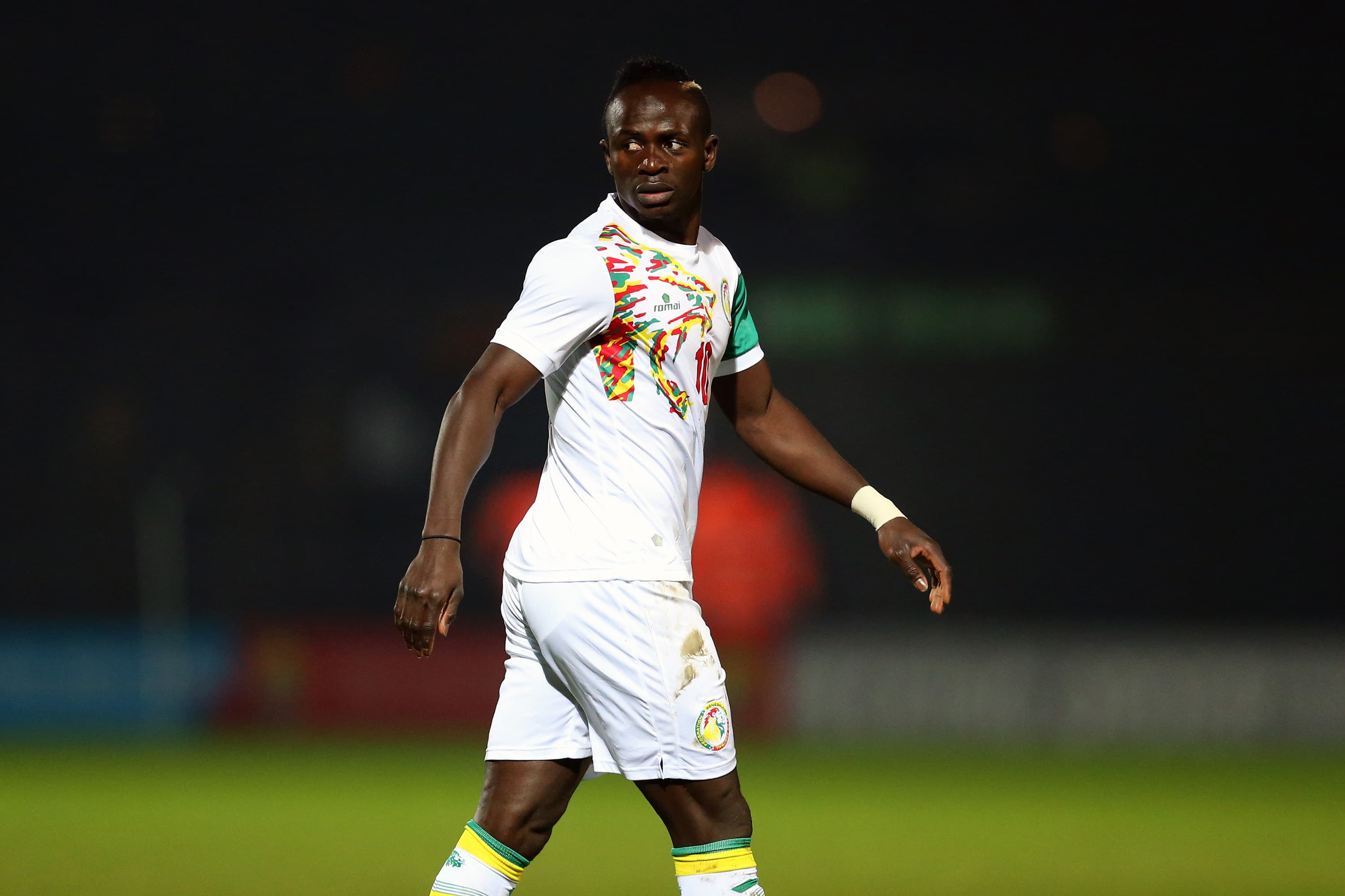 O atacante Sadio Mané em ação pela seleção de Senegal