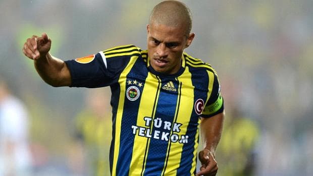 Alex era capitão do Fenerbahçe desde 2007. Pode voltar ao Brasil para defender Palmeiras ou Cruzeiro