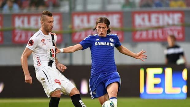Lateral Filipe Luís, do Chelsea, aparece na lista das dez piores contratações do futebol europeu em 2014