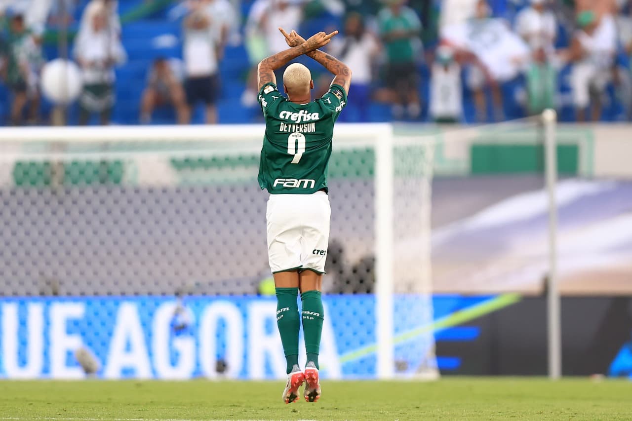 Deyverson comemora o segundo gol do Palmeiras na final da Libertadores