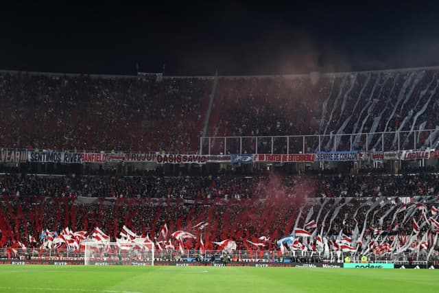 Torcida do River Plate faz a festa no Monumental de Núñez/ EFE/Juan Ignacio Roncoroni